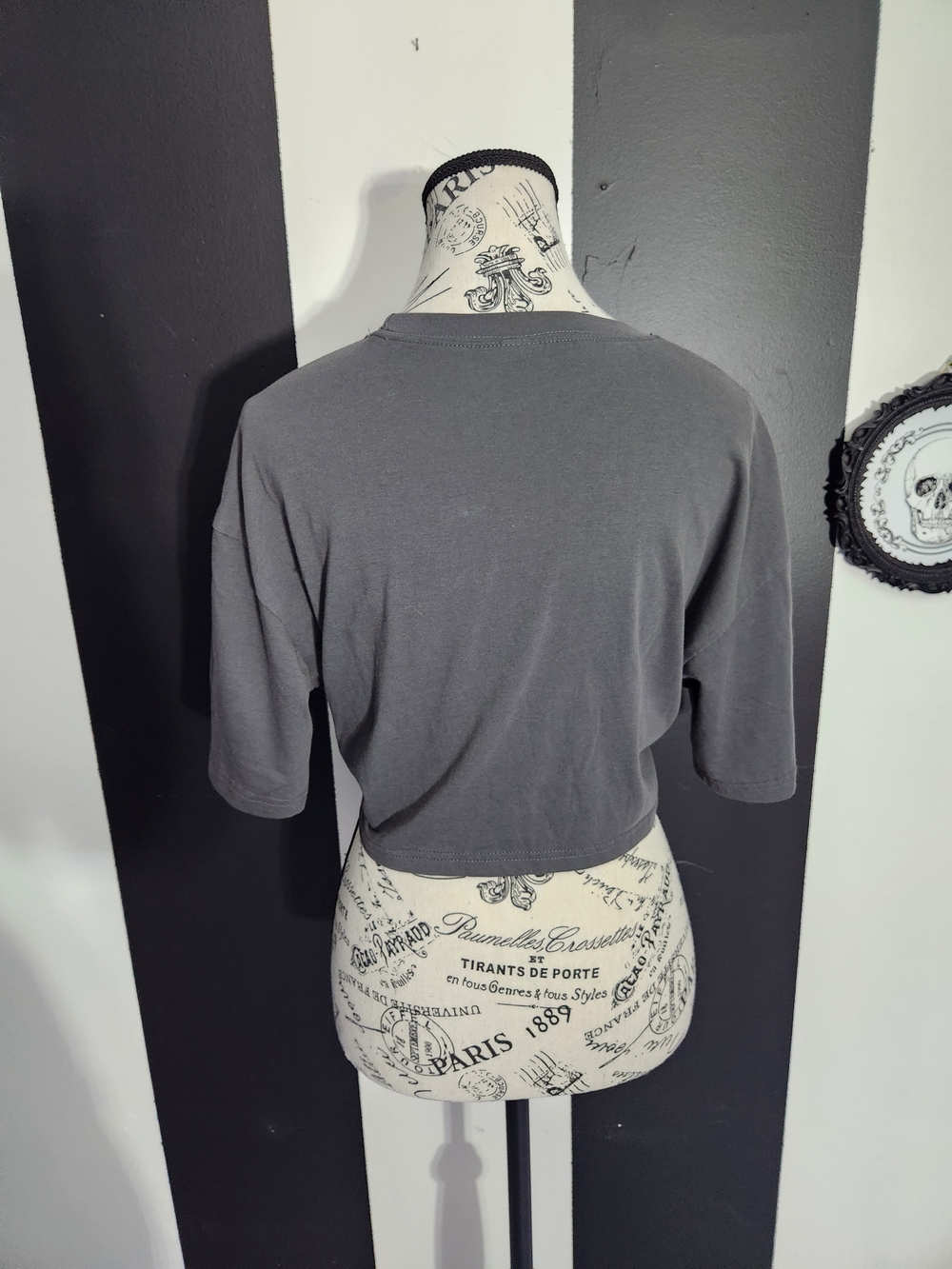 Vintage Graphic Tie-Front Crop Top - Charcoal - Picture 4 of 6
